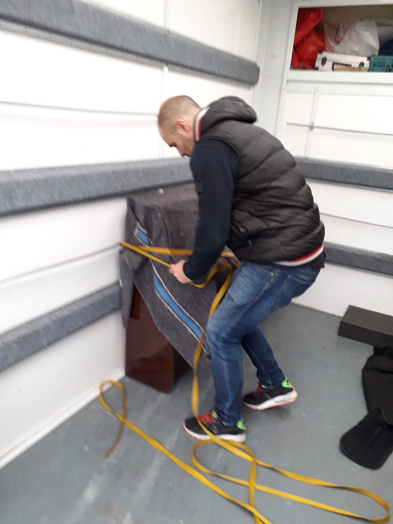 Fixer sangler un piano