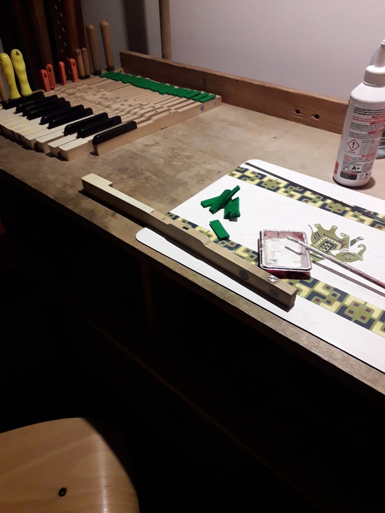 Regarnissage bout de touche